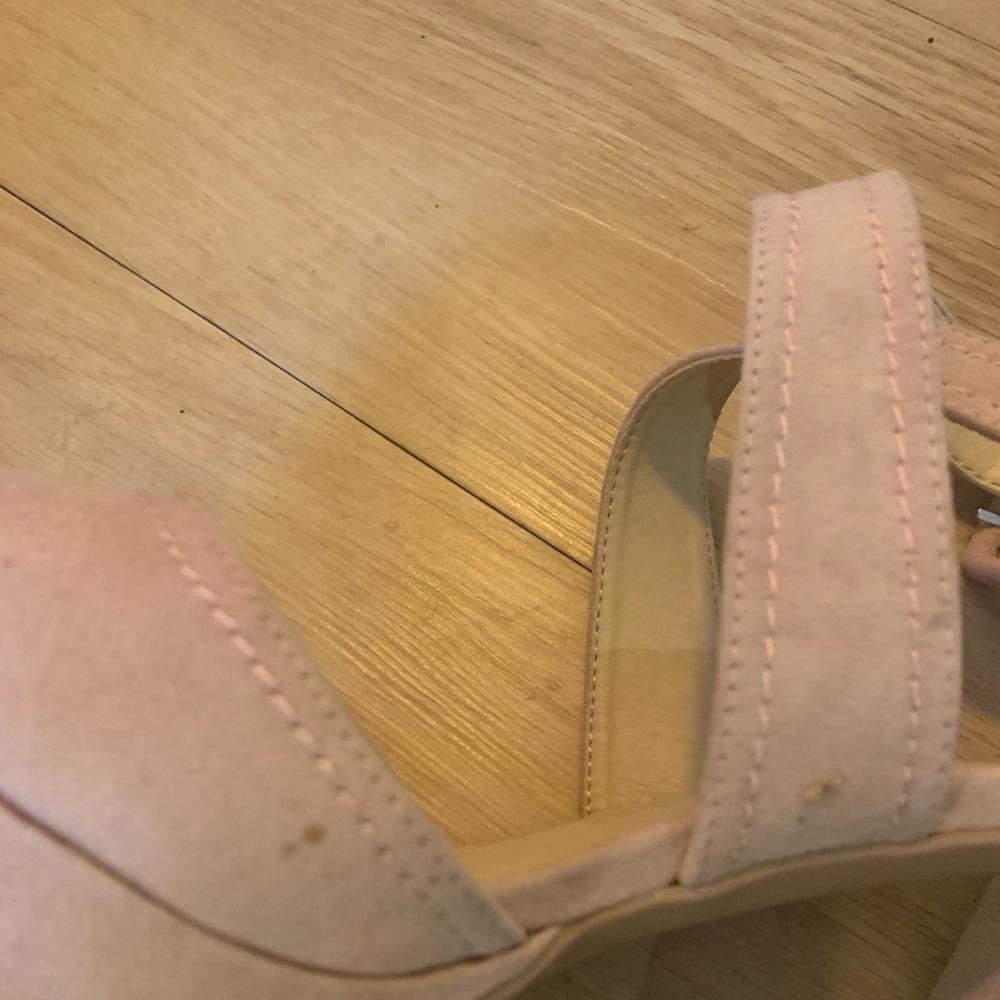 Nude Platforms - Picture 2 of 3
